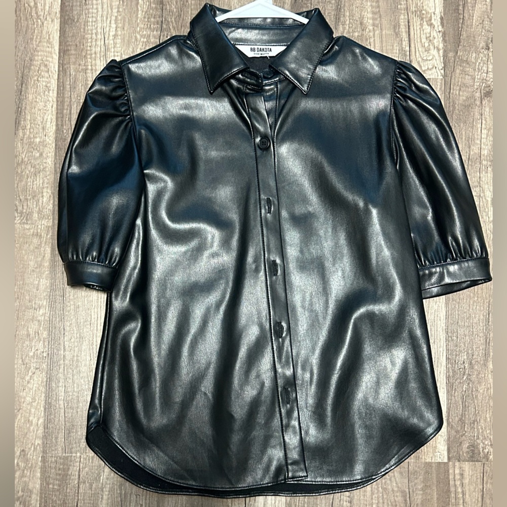 BB Dakota 🖤 Shiny Black Vegan Faux Leather Puff Sleeve Blouse